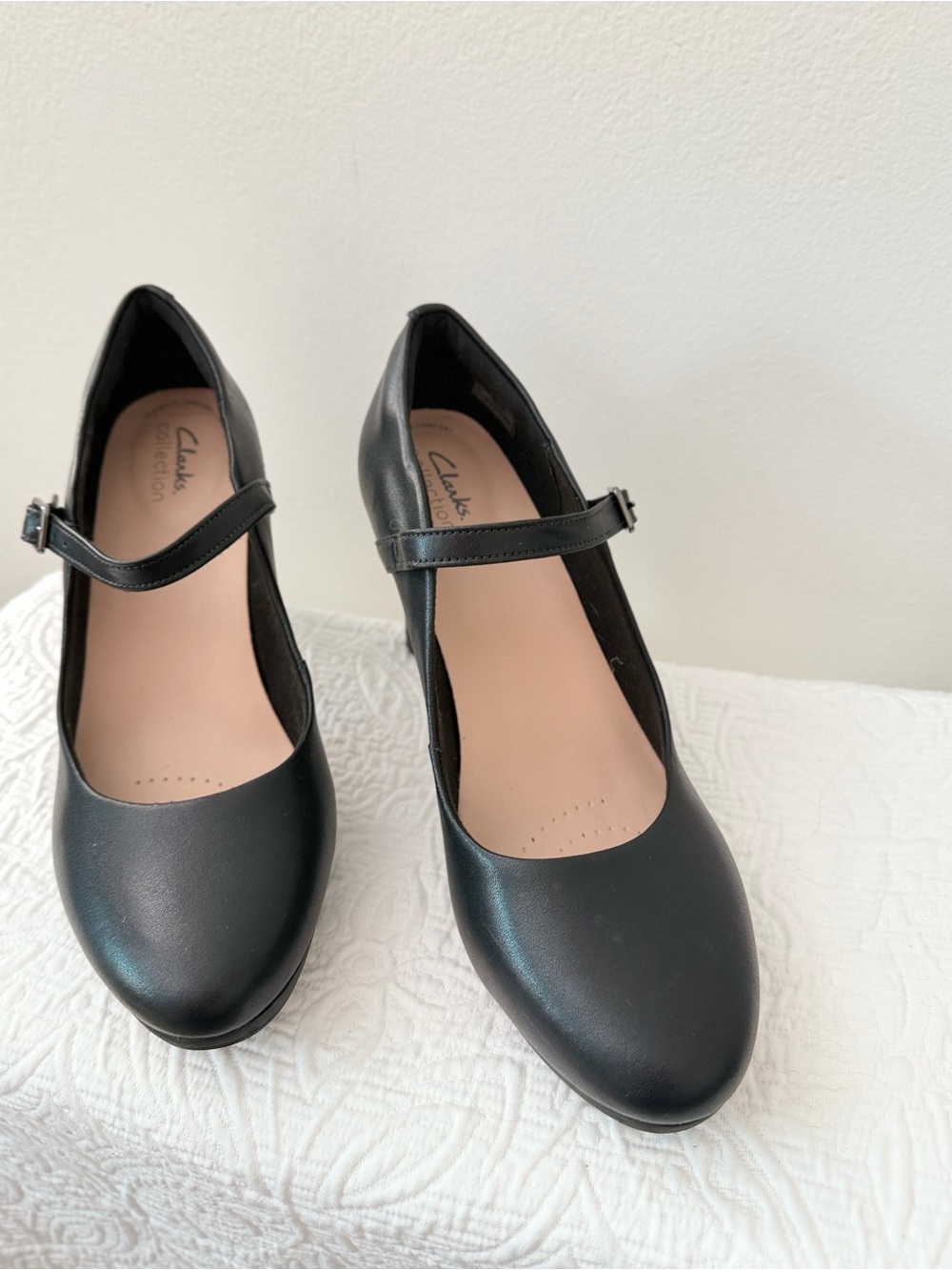 Clarks Collection Black Mary Jane Pumps Ultimate Comfort Heels Womens 10 - Picture 2 of 8